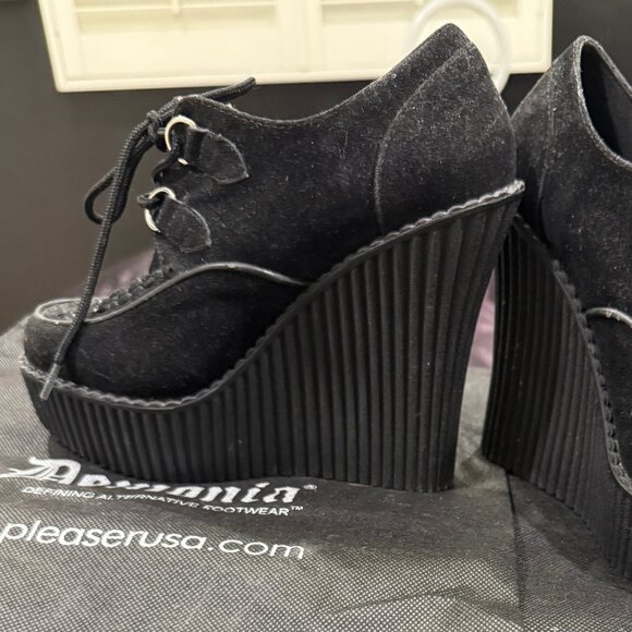 DEMONIA BLACK WITH GRAY PRINT SUEDE PLATFORM SHOES/BOOTIES - Picture 3 of 13